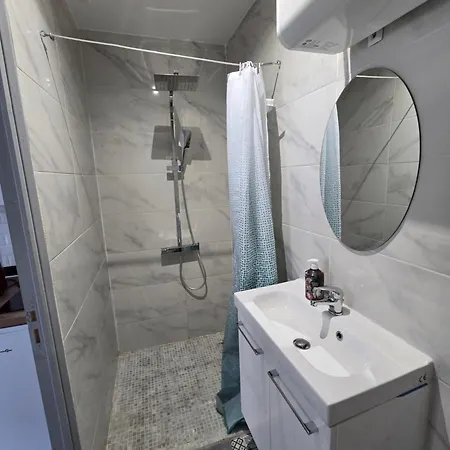 Hypercentre 301 +wifi+independant+ Cuisine Toilette Salle De Bain Privative